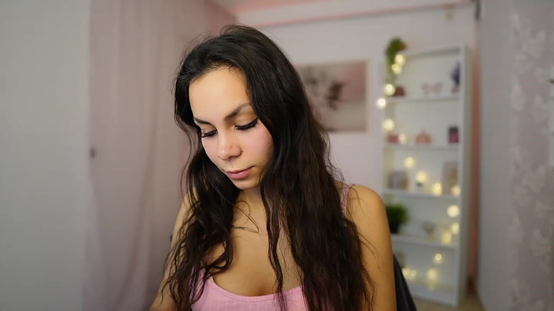 Gallery image thumbnail from Kyra_Angel's myfreecams stream on, 01/25/2024, 21:01 image 5 of 20