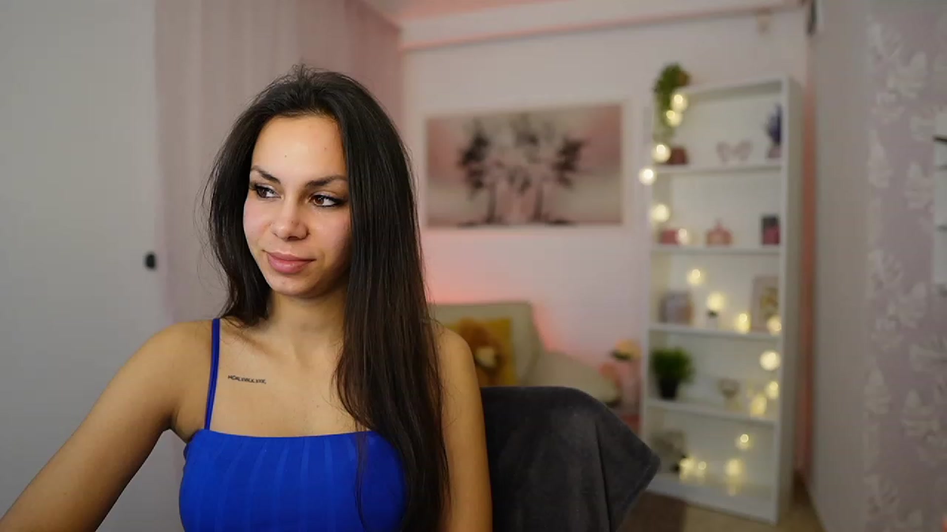 Gallery image thumbnail from Kyra_Angel's myfreecams stream on, 01/26/2024, 22:01 image 13 of 20
