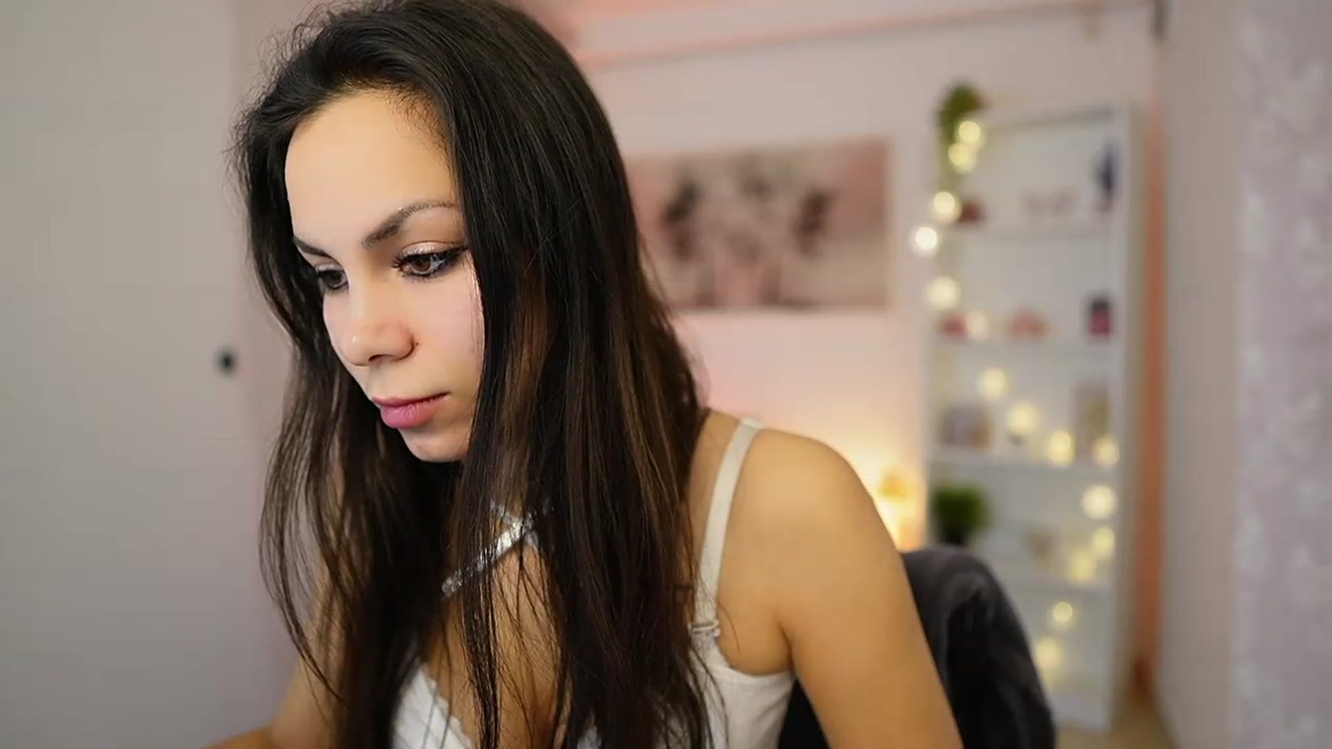 Gallery image thumbnail from Kyra_Angel's myfreecams stream on, 01/28/2024, 22:47 image 5 of 20
