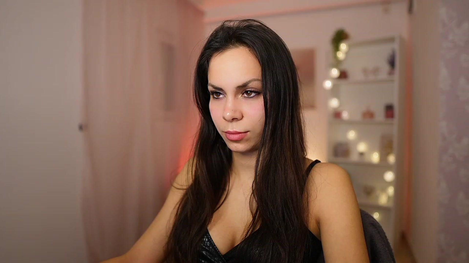 Gallery image thumbnail from Kyra_Angel's myfreecams stream on, 01/29/2024, 21:30 image 9 of 20