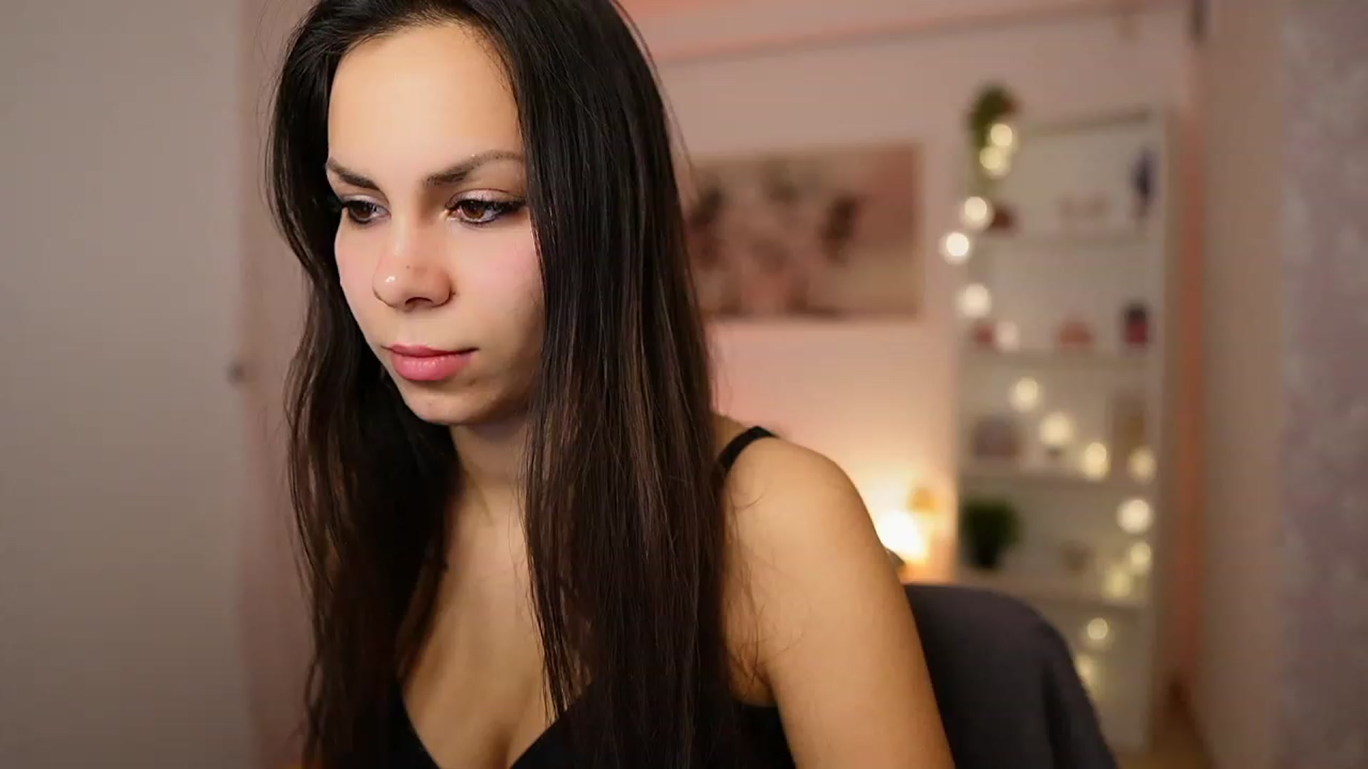 Gallery image thumbnail from Kyra_Angel's myfreecams stream on, 01/29/2024, 21:30 image 5 of 20