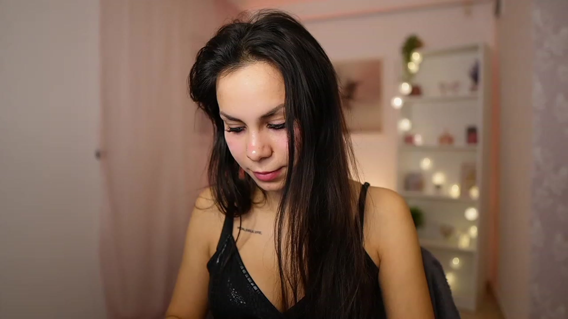 Gallery image thumbnail from Kyra_Angel's myfreecams stream on, 01/29/2024, 21:30 image 13 of 20