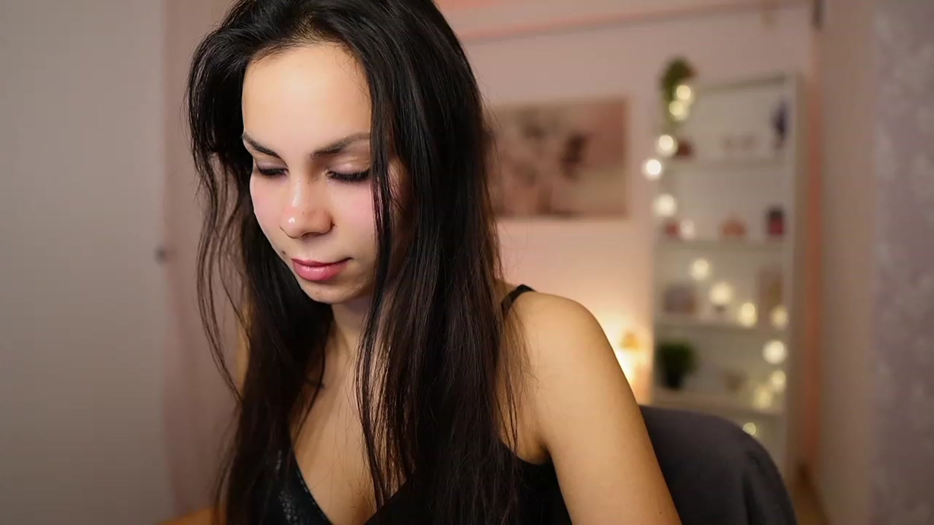 Gallery image thumbnail from Kyra_Angel's myfreecams stream on, 01/29/2024, 21:30 image 14 of 20