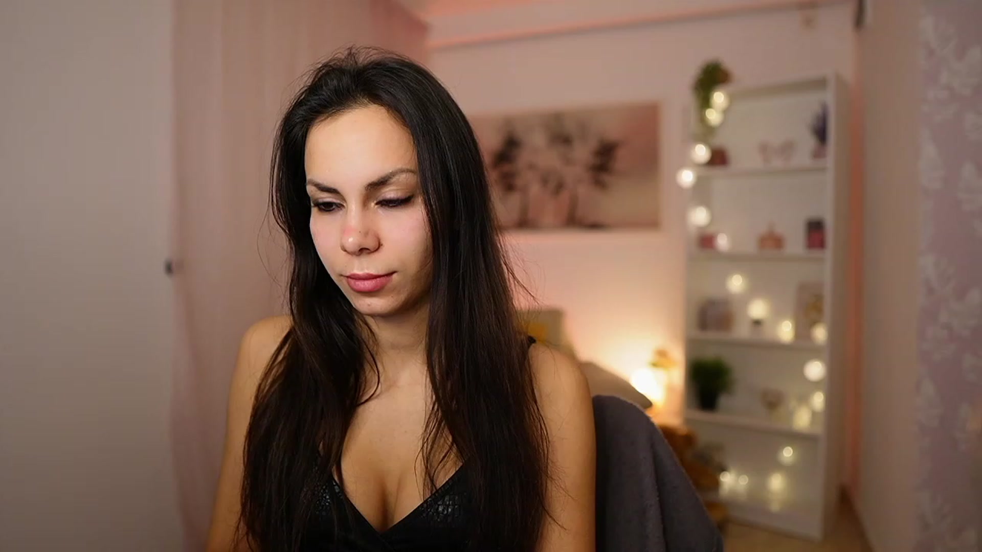 Gallery image thumbnail from Kyra_Angel's myfreecams stream on, 01/29/2024, 22:56 image 4 of 20