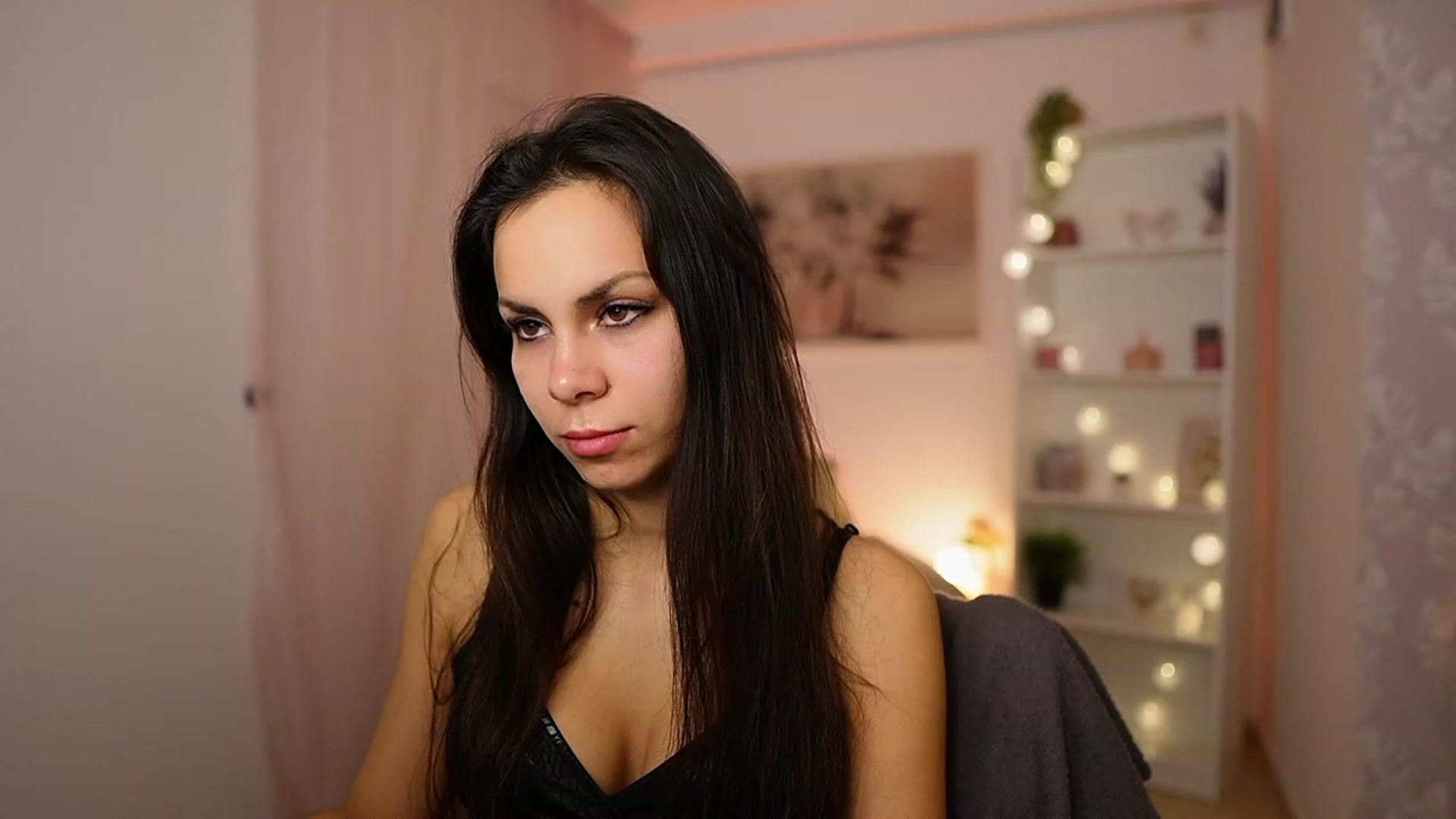 Gallery image thumbnail from Kyra_Angel's myfreecams stream on, 01/29/2024, 22:56 image 12 of 20