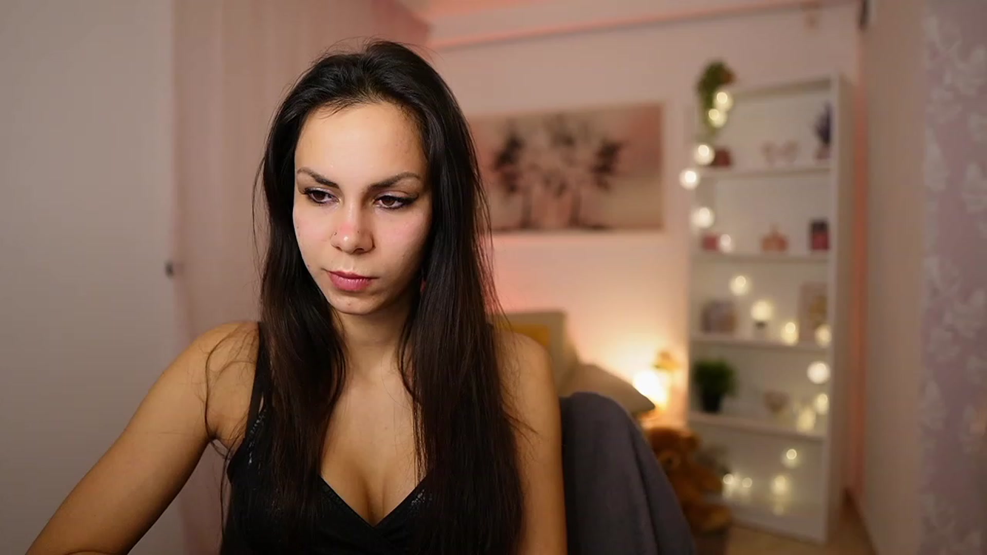 Gallery image thumbnail from Kyra_Angel's myfreecams stream on, 01/29/2024, 22:56 image 9 of 20