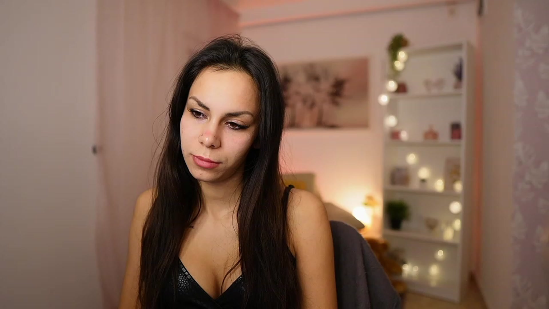 Gallery image thumbnail from Kyra_Angel's myfreecams stream on, 01/29/2024, 22:56 image 2 of 20