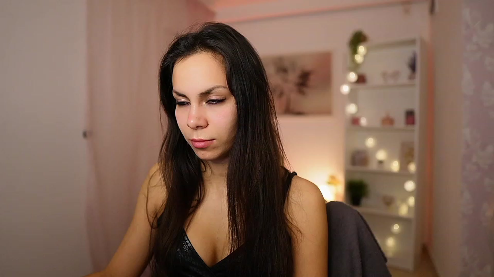 Gallery image thumbnail from Kyra_Angel's myfreecams stream on, 01/29/2024, 22:56 image 10 of 20