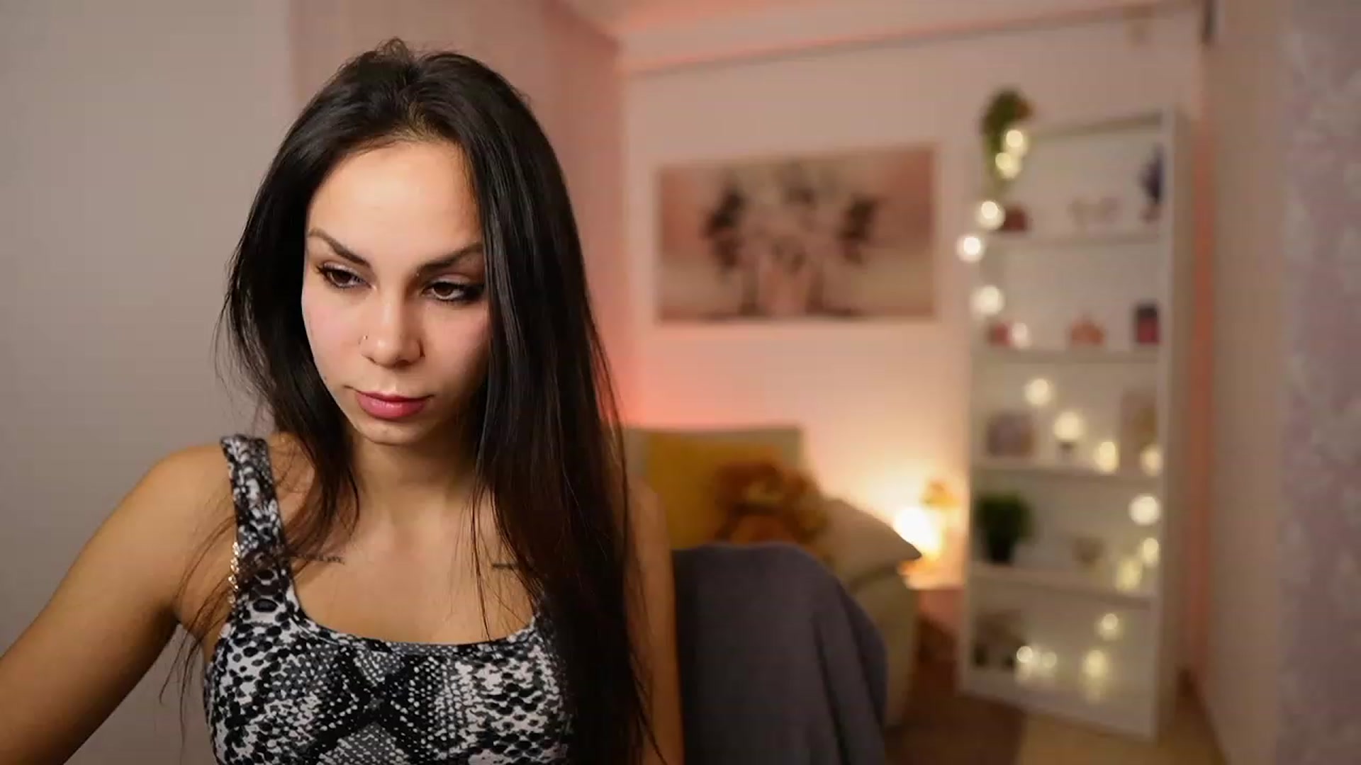 Gallery image thumbnail from Kyra_Angel's myfreecams stream on, 01/30/2024, 20:24 image 6 of 20