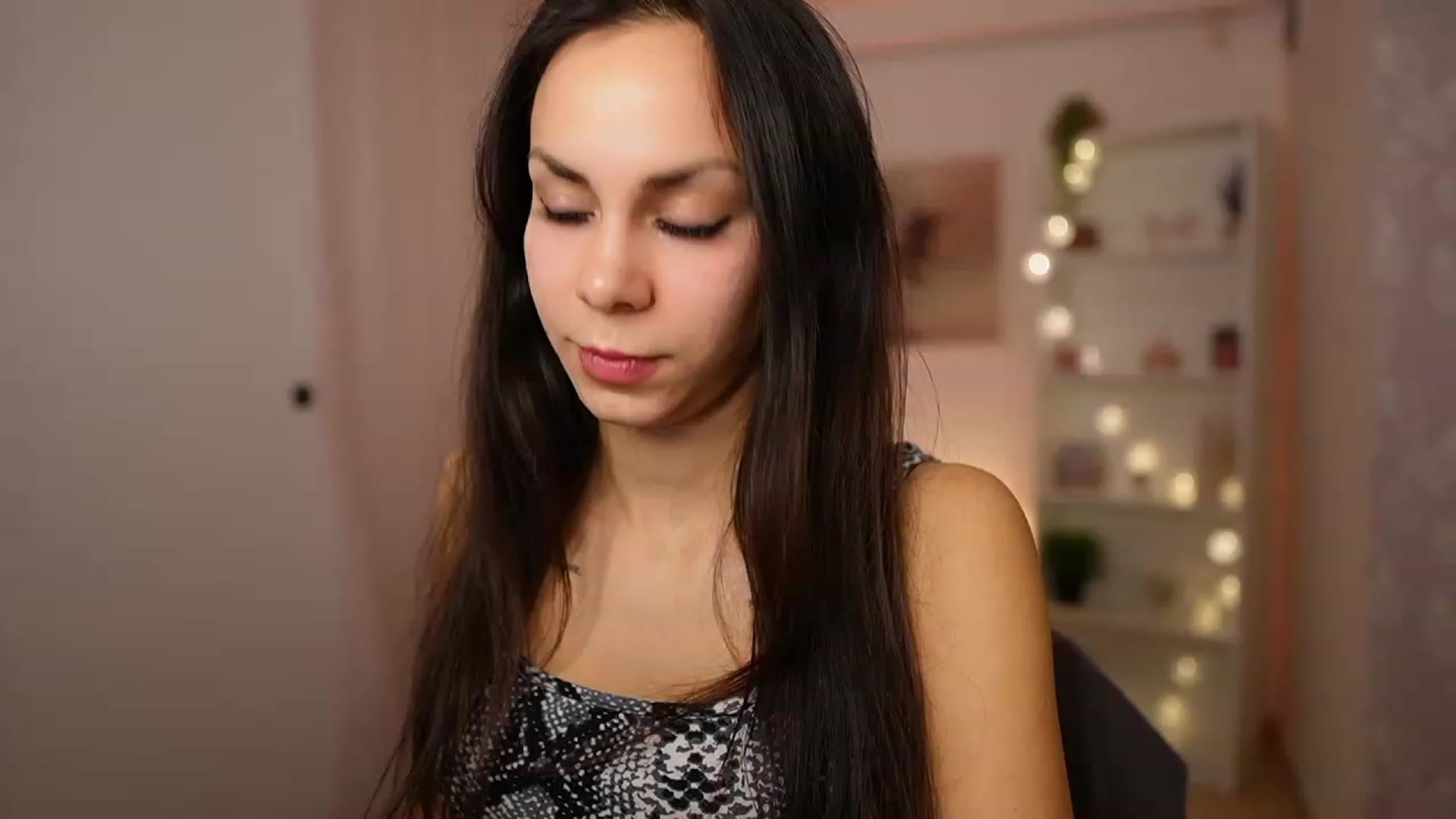 Gallery image thumbnail from Kyra_Angel's myfreecams stream on, 01/30/2024, 20:24 image 17 of 20