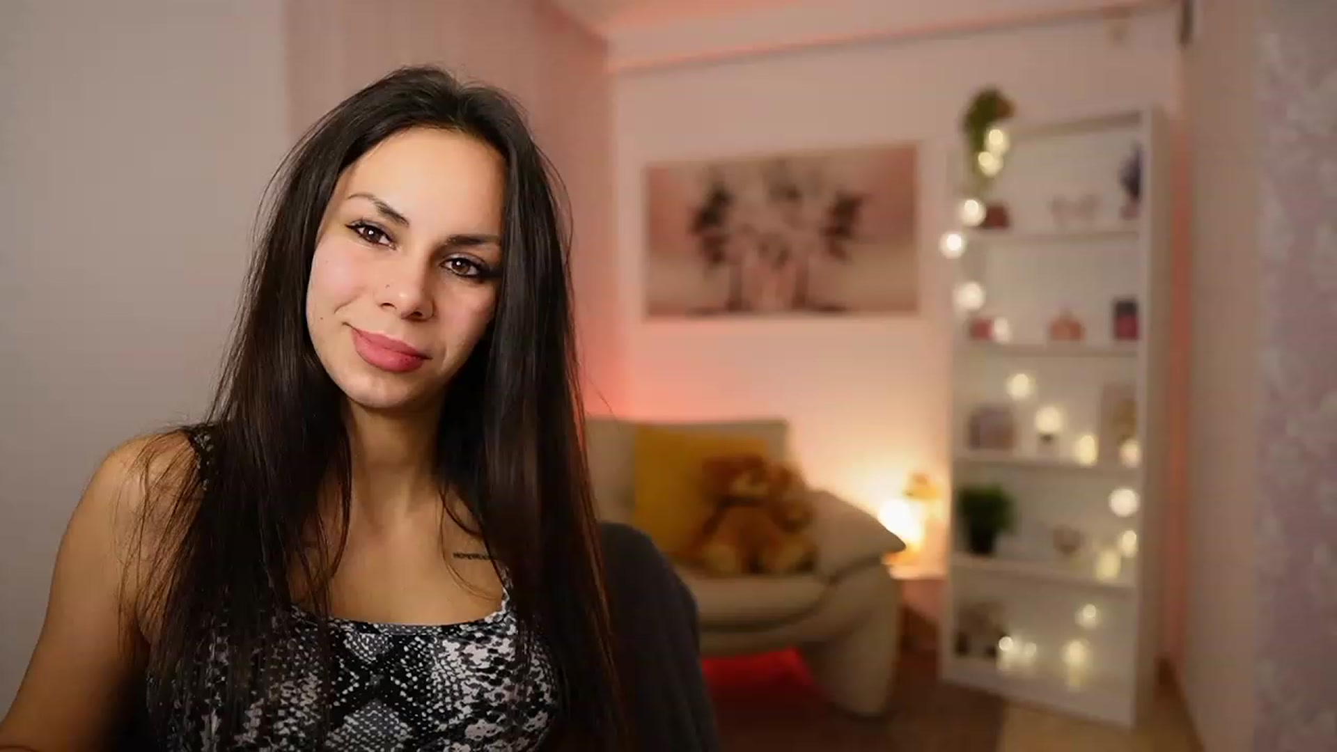 Gallery image thumbnail from Kyra_Angel's myfreecams stream on, 01/30/2024, 20:24 image 16 of 20