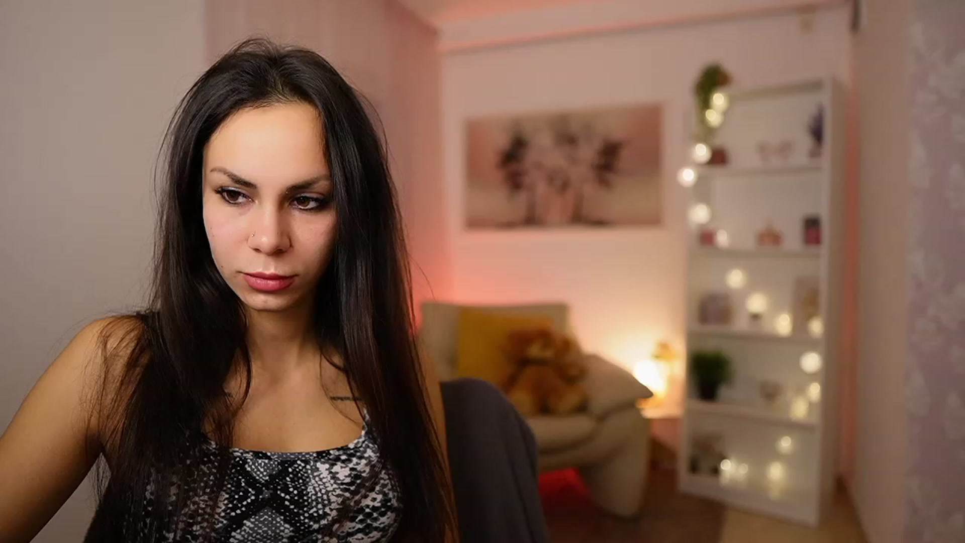 Gallery image thumbnail from Kyra_Angel's myfreecams stream on, 01/30/2024, 20:24 image 15 of 20