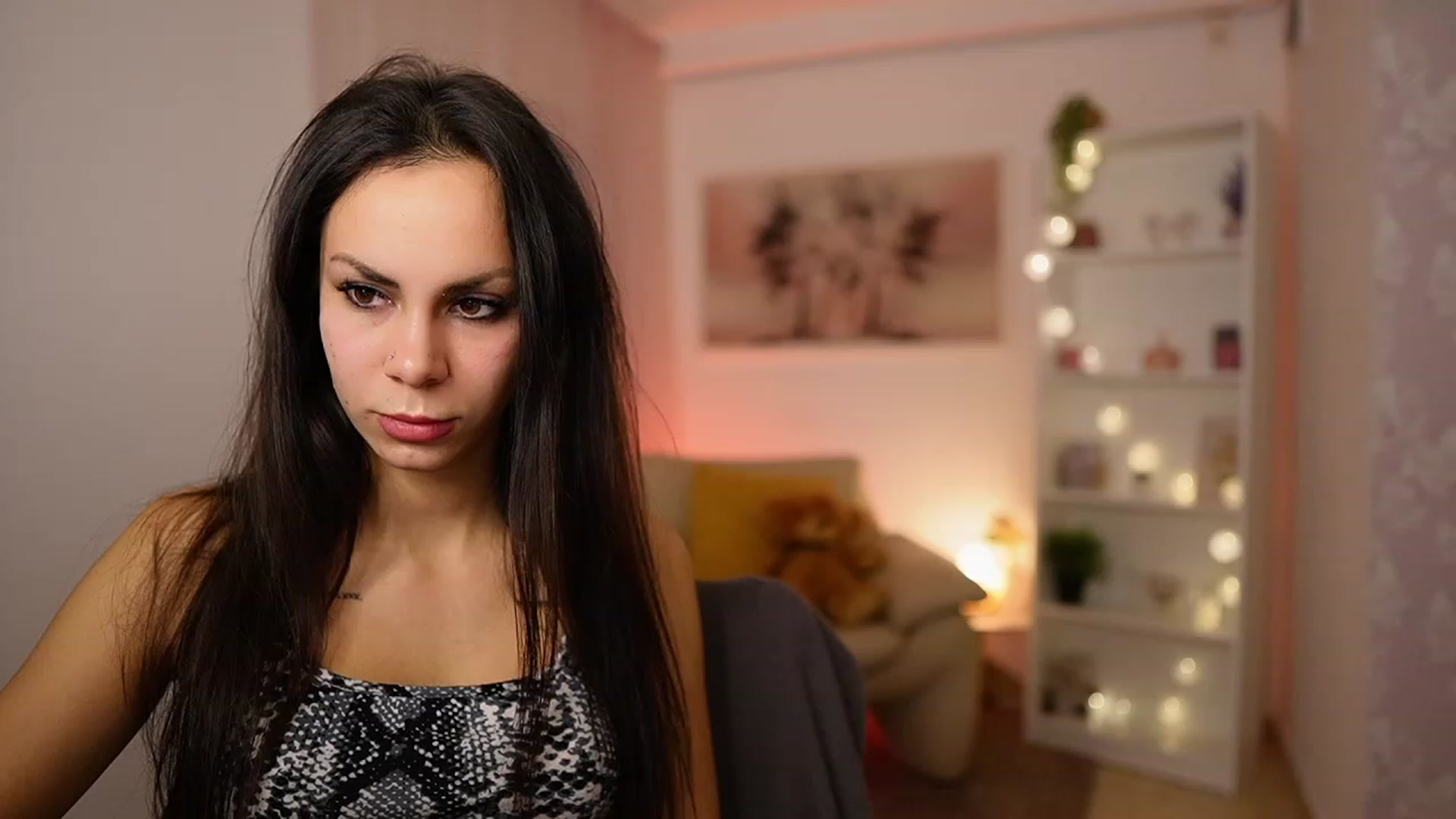 Gallery image thumbnail from Kyra_Angel's myfreecams stream on, 01/30/2024, 20:24 image 14 of 20