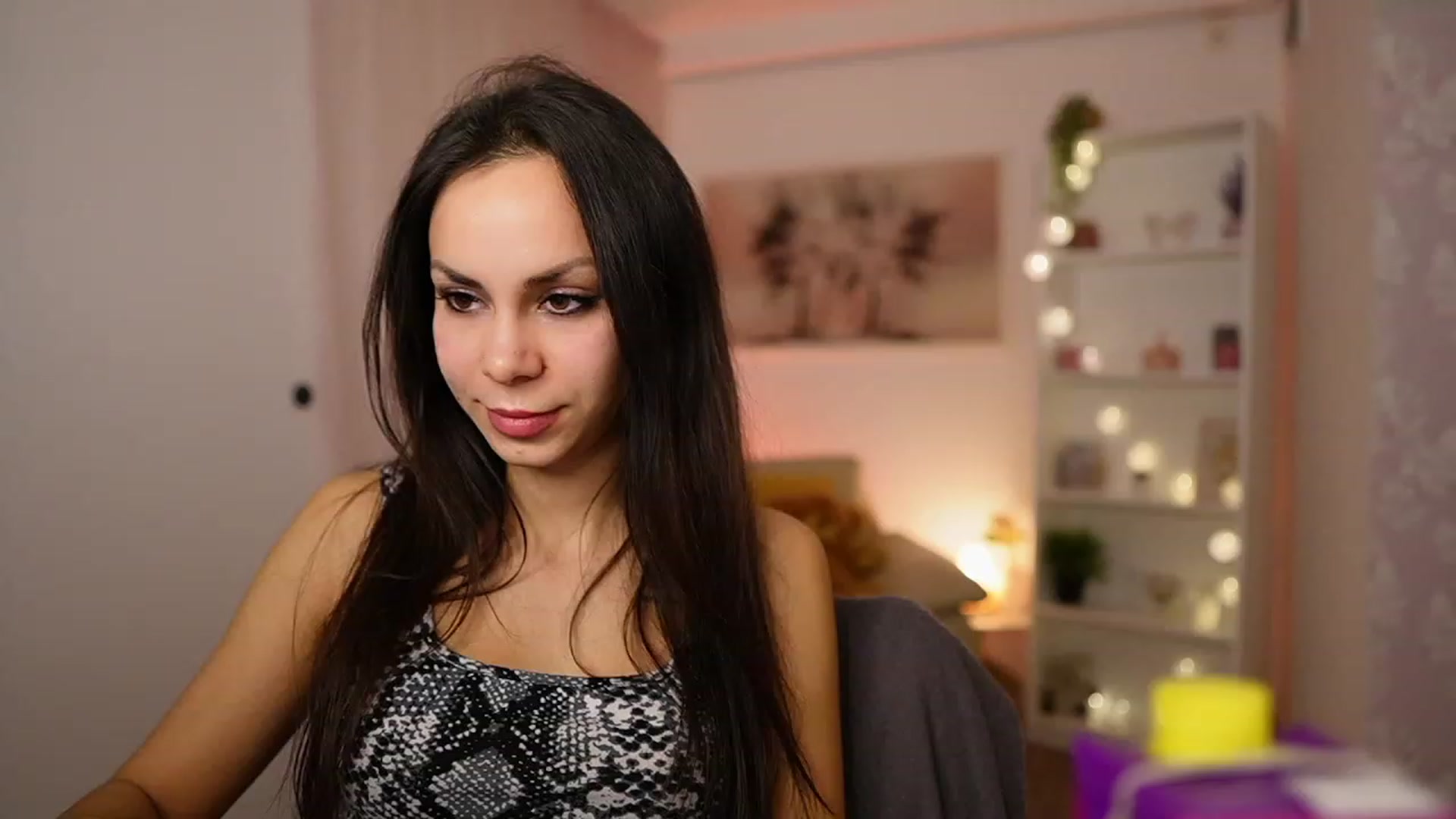 Gallery image thumbnail from Kyra_Angel's myfreecams stream on, 01/30/2024, 20:24 image 1 of 20