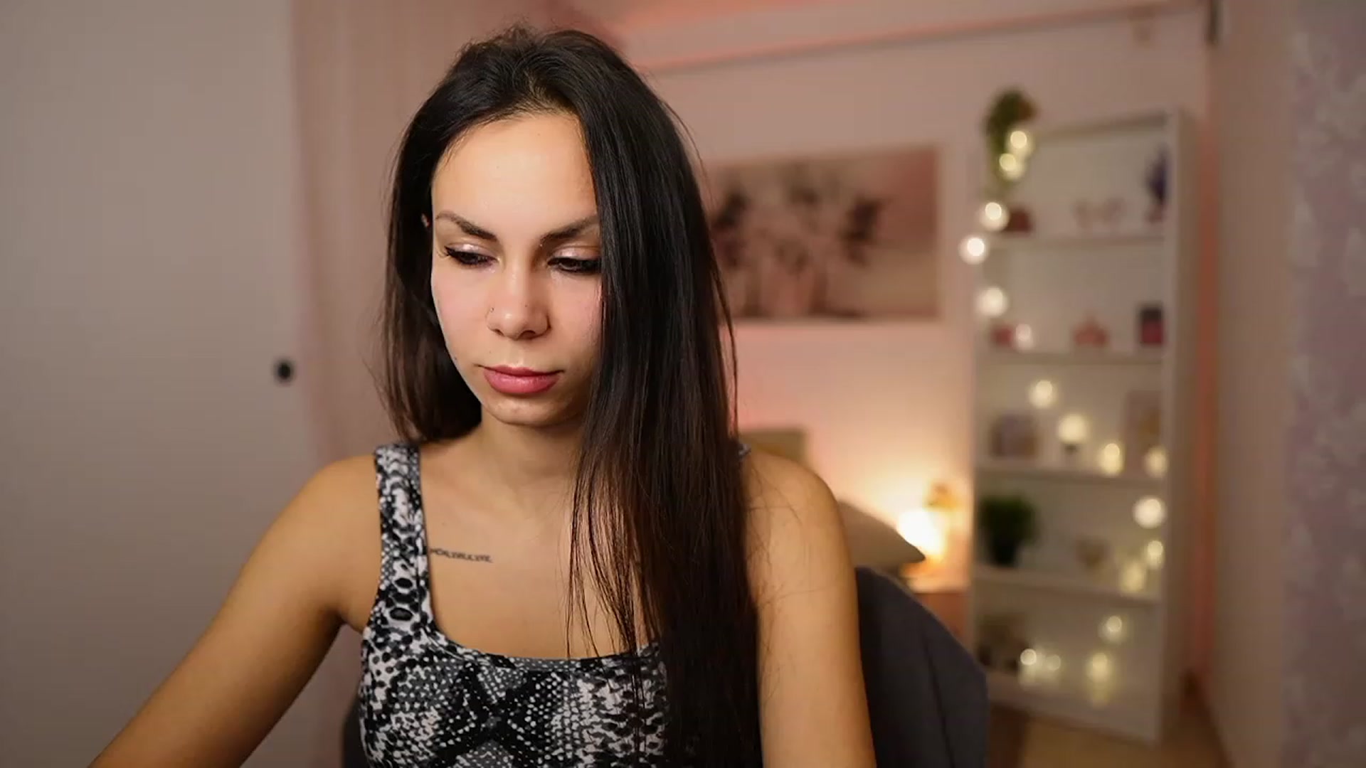 Gallery image thumbnail from Kyra_Angel's myfreecams stream on, 01/30/2024, 20:24 image 10 of 20