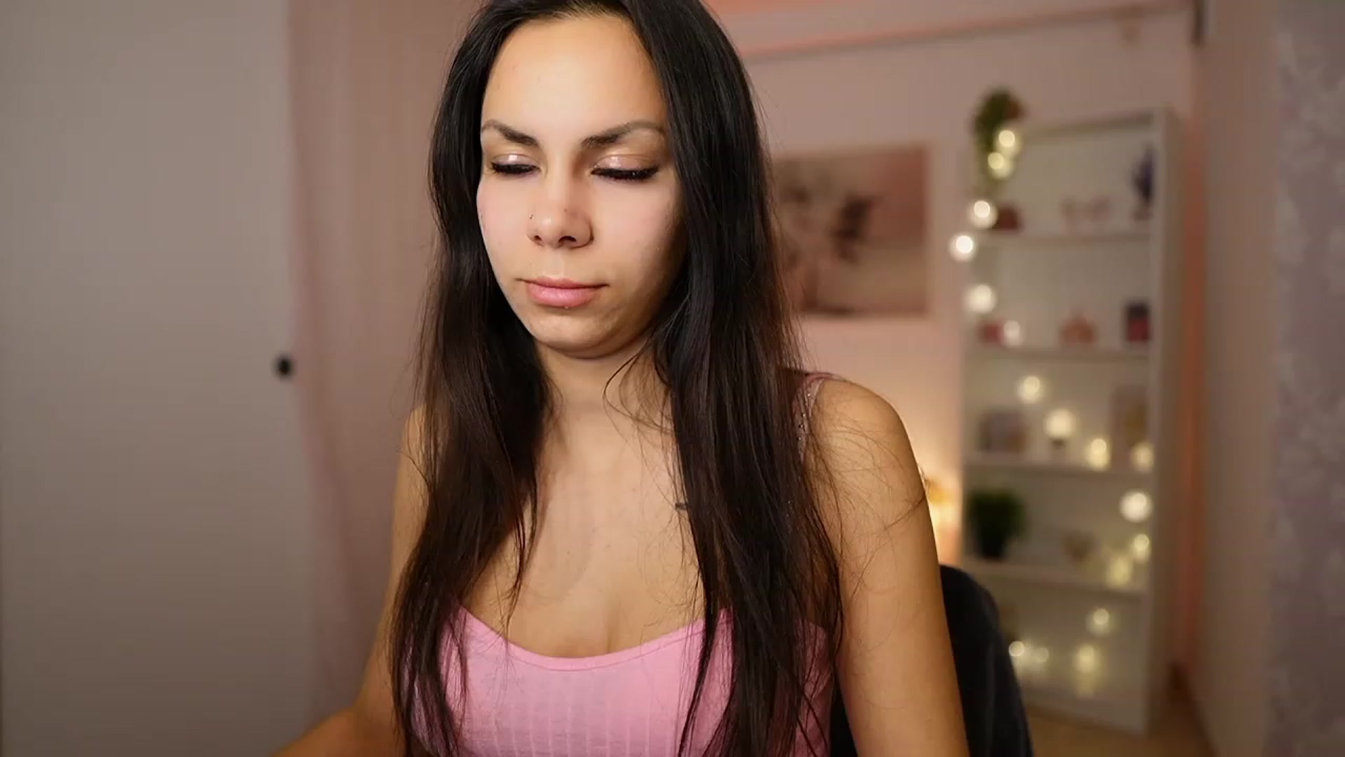 Gallery image thumbnail from Kyra_Angel's myfreecams stream on, 01/31/2024, 21:44 image 17 of 20