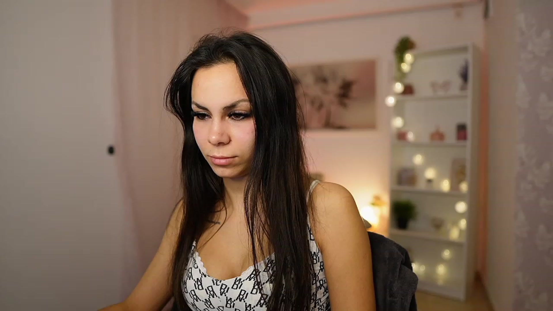 Gallery image thumbnail from Kyra_Angel's myfreecams stream on, 02/01/2024, 19:52 image 18 of 20