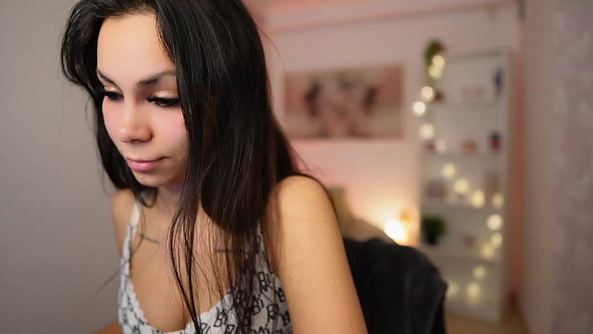 Gallery image thumbnail from Kyra_Angel's myfreecams stream on, 02/01/2024, 19:52 image 10 of 20