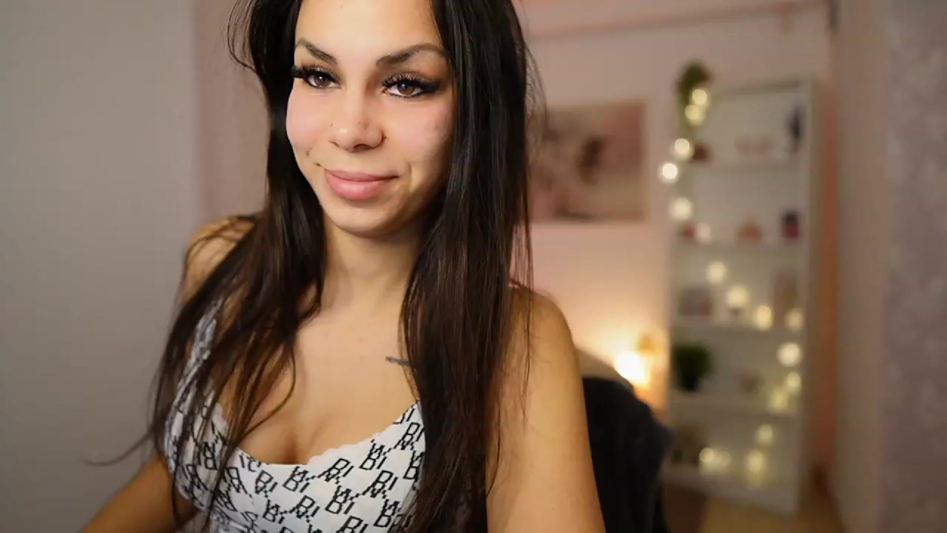 Gallery image thumbnail from Kyra_Angel's myfreecams stream on, 02/01/2024, 19:52 image 13 of 20