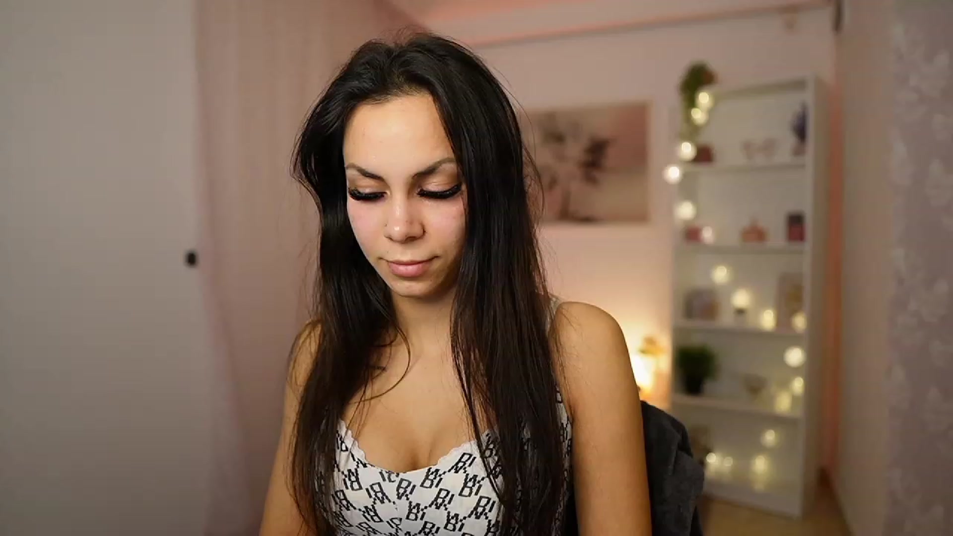 Gallery image thumbnail from Kyra_Angel's myfreecams stream on, 02/01/2024, 19:52 image 14 of 20
