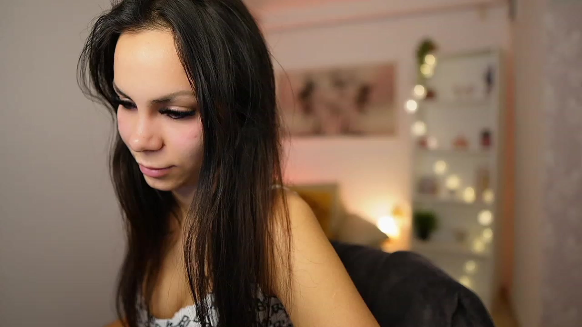 Gallery image thumbnail from Kyra_Angel's myfreecams stream on, 02/01/2024, 20:08 image 15 of 20