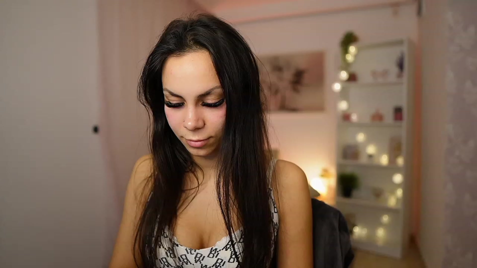 Gallery image thumbnail from Kyra_Angel's myfreecams stream on, 02/01/2024, 20:08 image 17 of 20