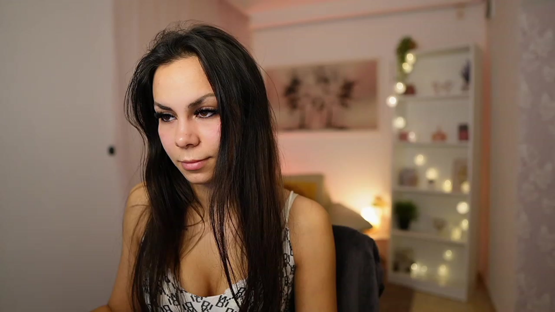 Gallery image thumbnail from Kyra_Angel's myfreecams stream on, 02/01/2024, 20:08 image 7 of 20