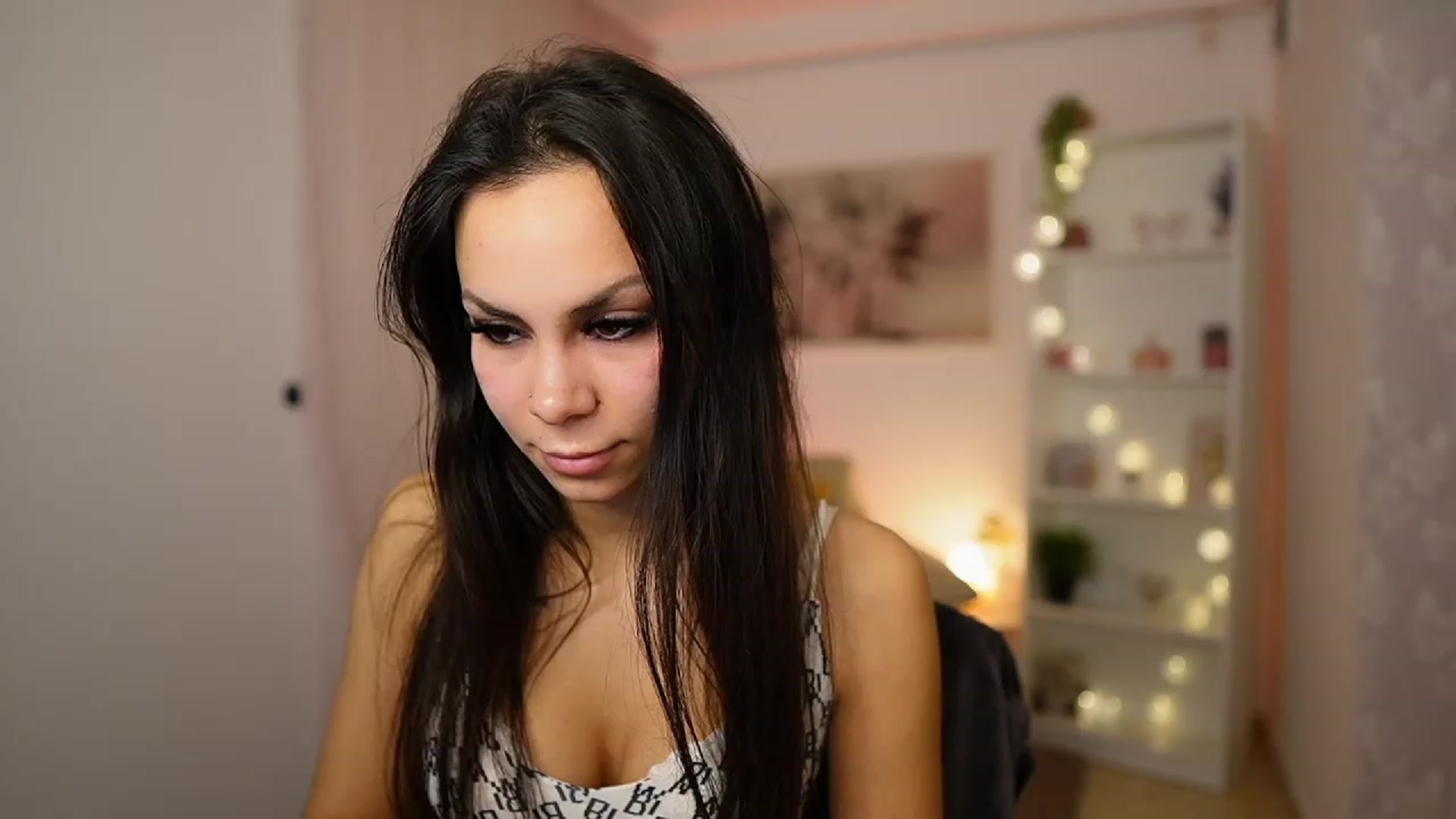 Gallery image thumbnail from Kyra_Angel's myfreecams stream on, 02/01/2024, 20:08 image 1 of 20