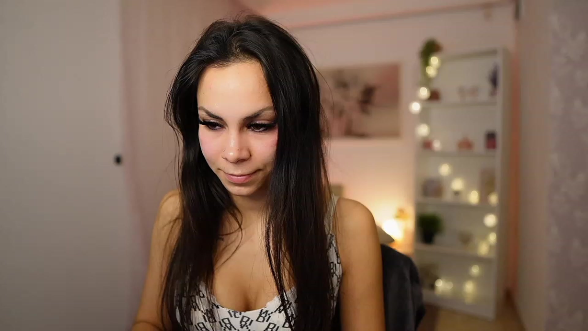 Gallery image thumbnail from Kyra_Angel's myfreecams stream on, 02/01/2024, 20:08 image 11 of 20