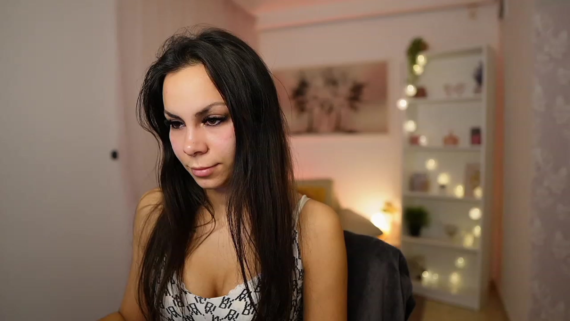 Gallery image thumbnail from Kyra_Angel's myfreecams stream on, 02/01/2024, 20:08 image 4 of 20