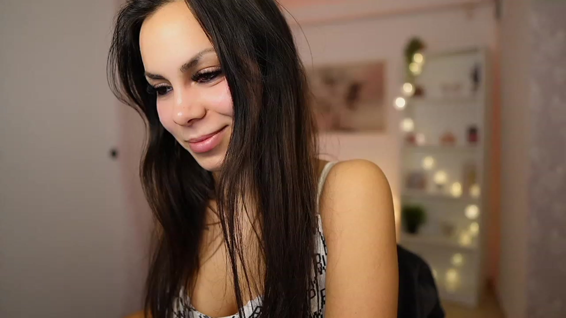 Gallery image thumbnail from Kyra_Angel's myfreecams stream on, 02/01/2024, 20:08 image 14 of 20