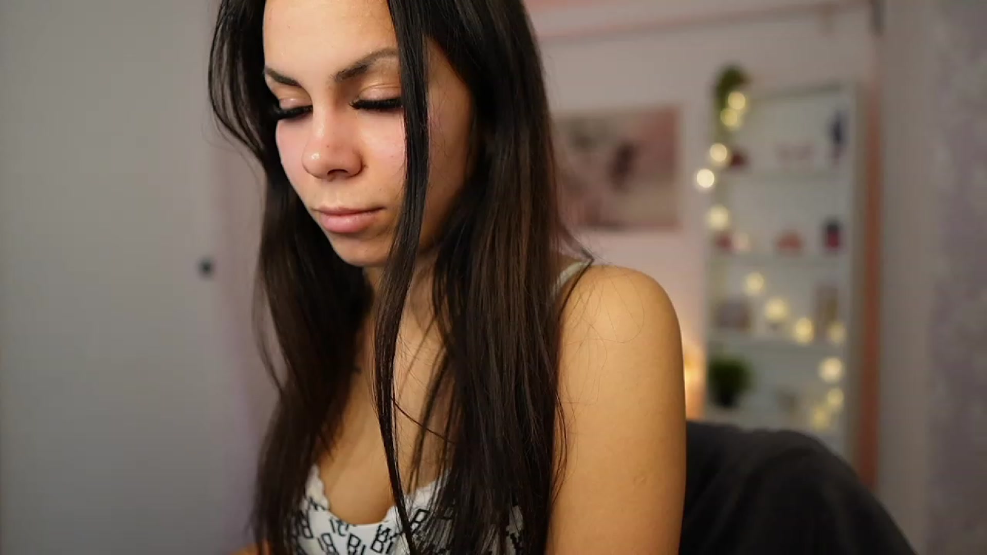Gallery image thumbnail from Kyra_Angel's myfreecams stream on, 02/01/2024, 21:03 image 15 of 20