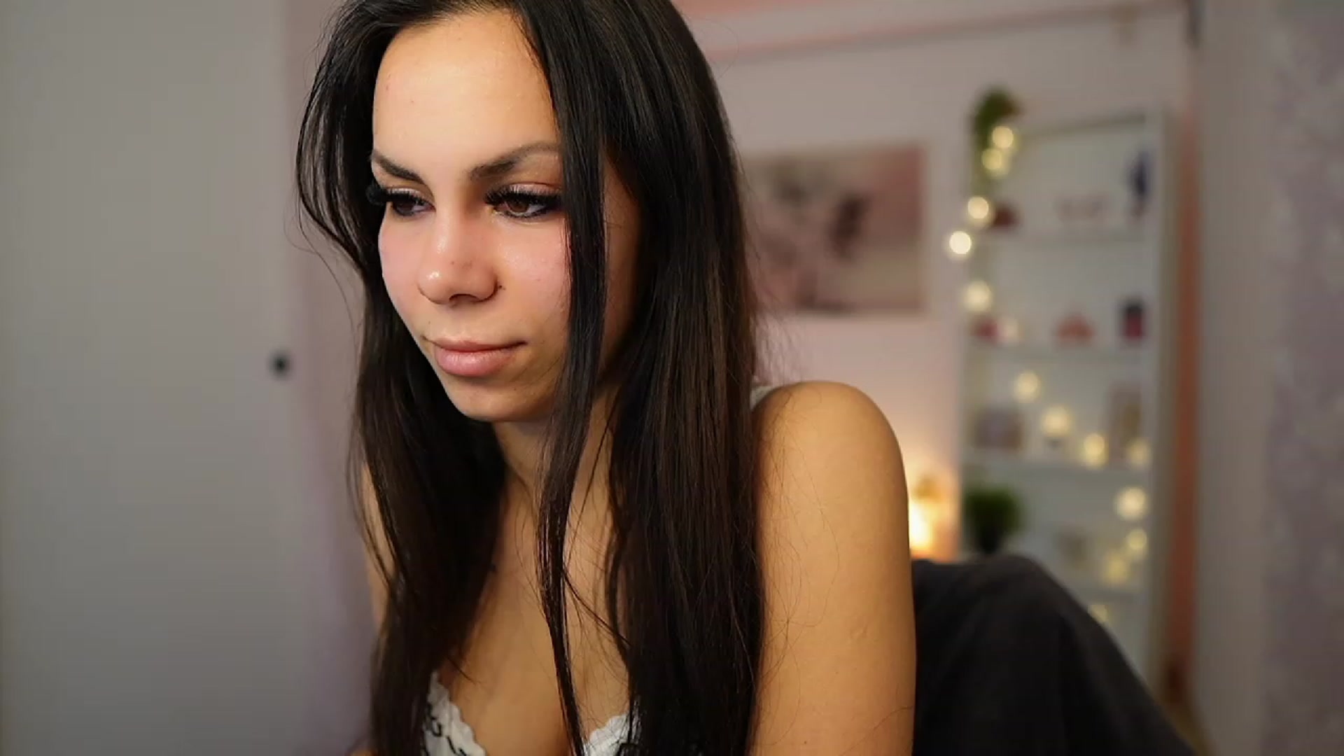 Gallery image thumbnail from Kyra_Angel's myfreecams stream on, 02/01/2024, 21:03 image 5 of 20