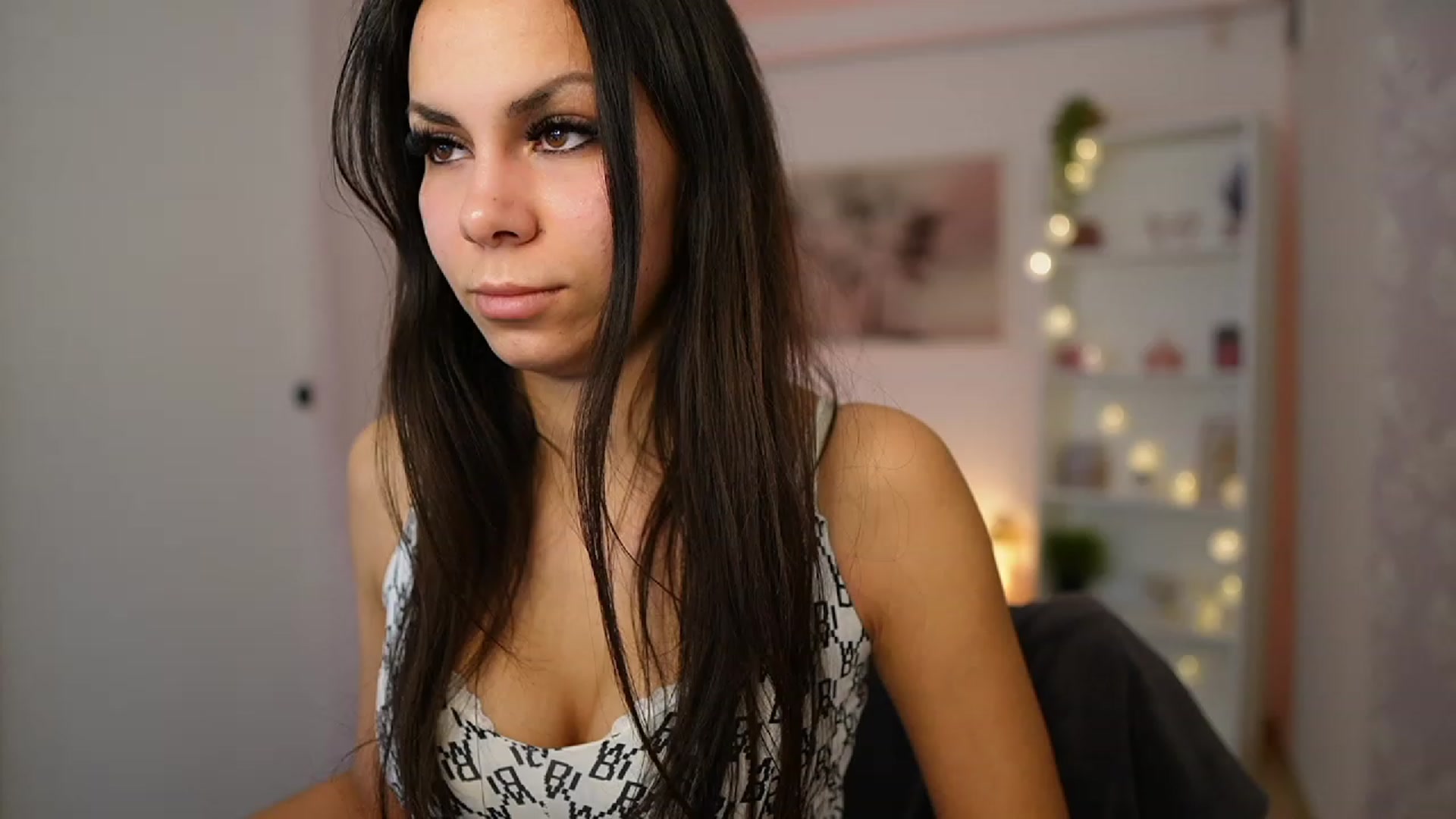Gallery image thumbnail from Kyra_Angel's myfreecams stream on, 02/01/2024, 21:03 image 11 of 20