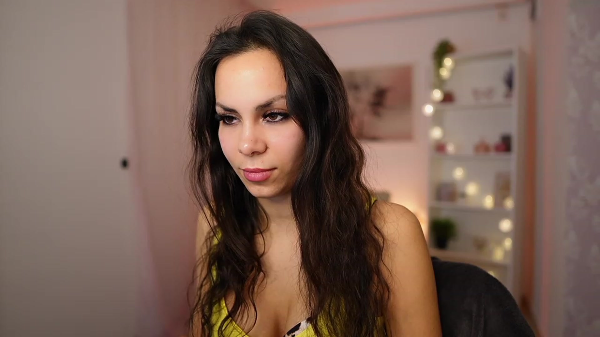 Gallery image thumbnail from Kyra_Angel's myfreecams stream on, 02/06/2024, 20:50 image 14 of 20