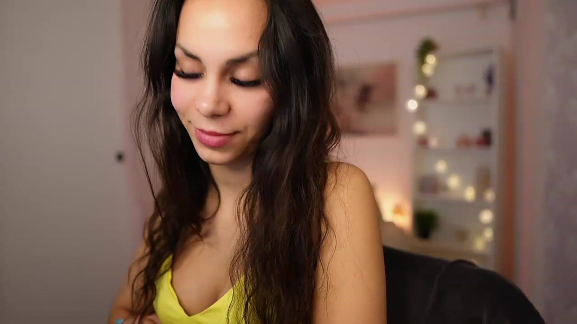Gallery image thumbnail from Kyra_Angel's myfreecams stream on, 02/06/2024, 20:50 image 7 of 20