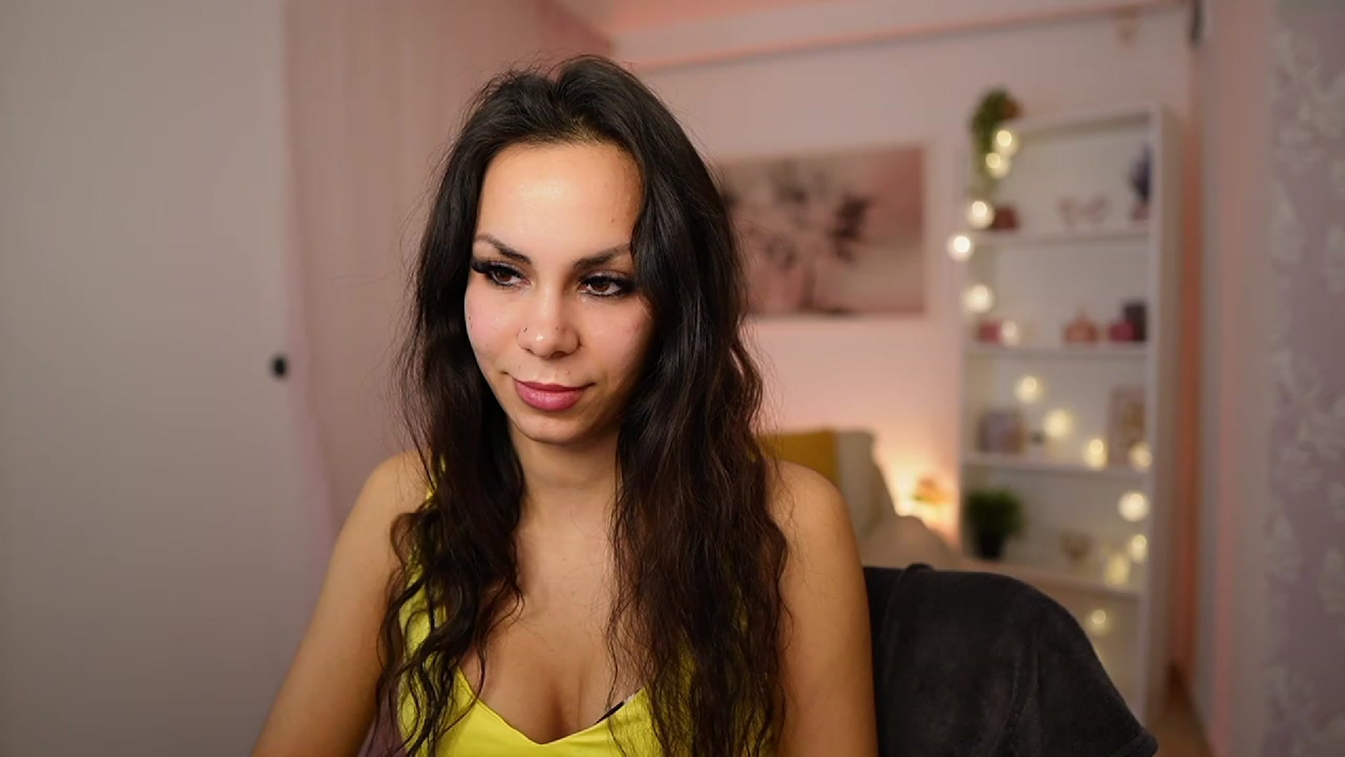 Gallery image thumbnail from Kyra_Angel's myfreecams stream on, 02/06/2024, 20:50 image 9 of 20
