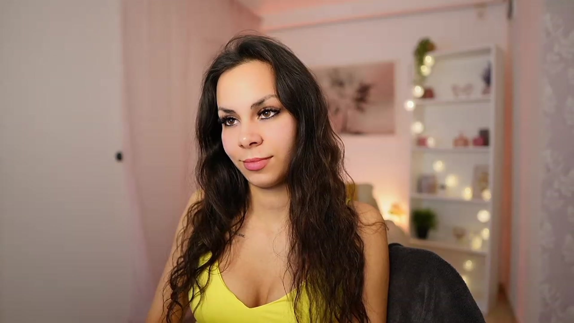 Gallery image thumbnail from Kyra_Angel's myfreecams stream on, 02/06/2024, 20:50 image 19 of 20