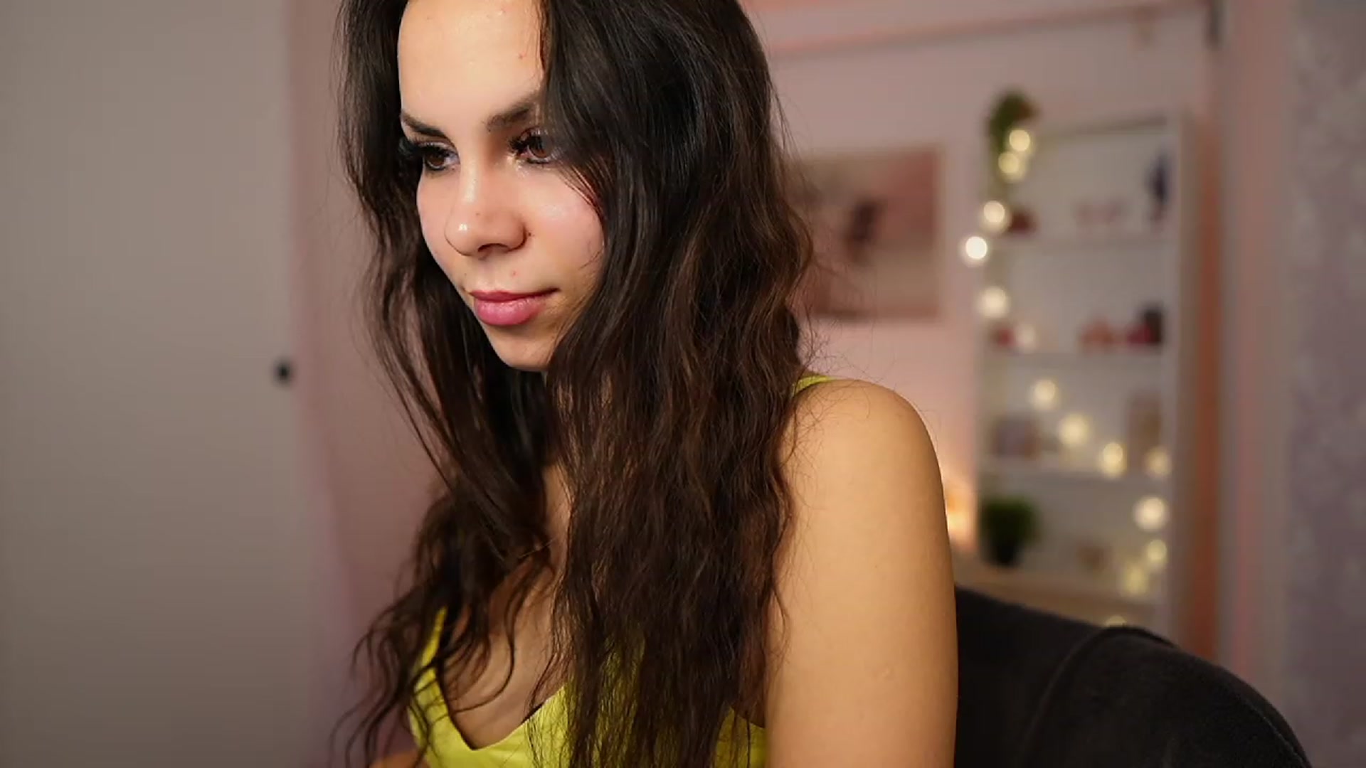 Gallery image thumbnail from Kyra_Angel's myfreecams stream on, 02/06/2024, 20:50 image 12 of 20