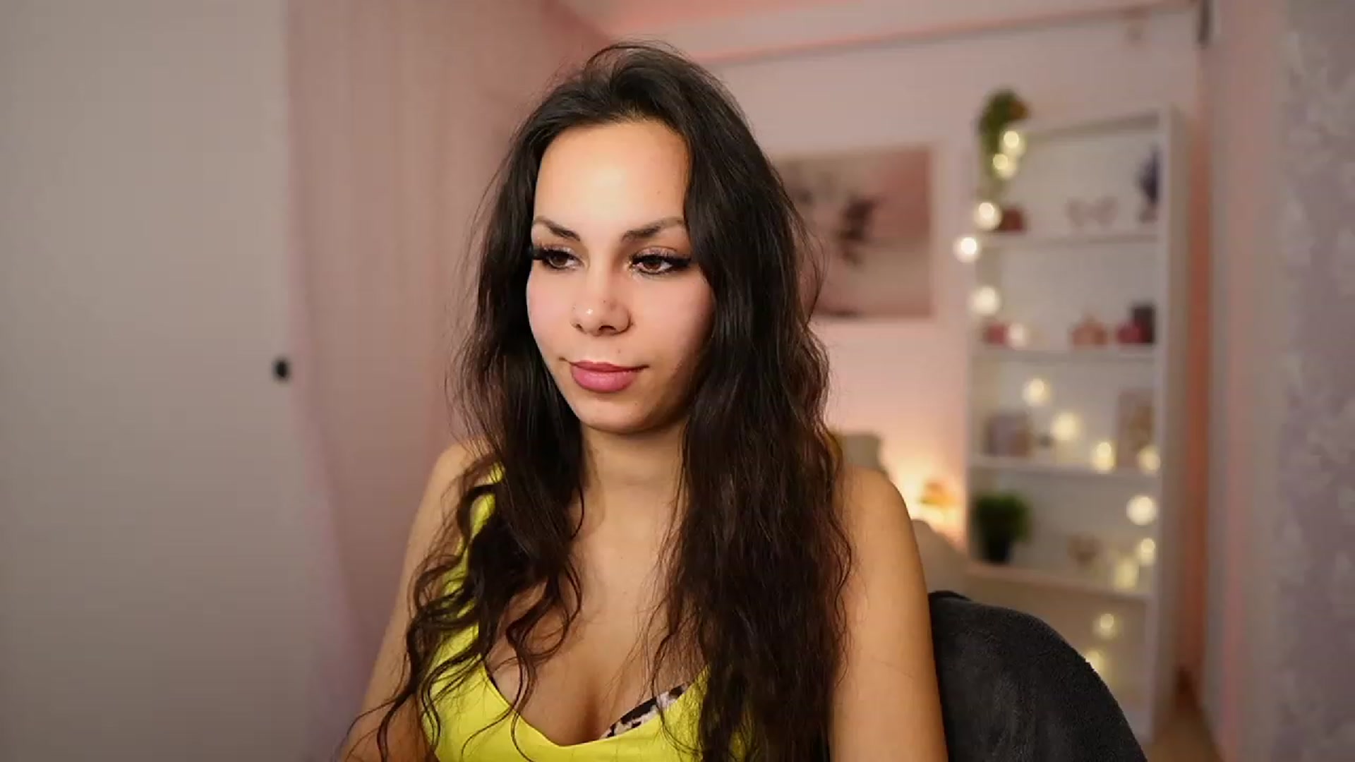 Gallery image thumbnail from Kyra_Angel's myfreecams stream on, 02/06/2024, 22:03 image 2 of 20