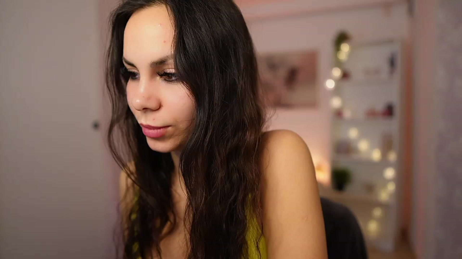 Gallery image thumbnail from Kyra_Angel's myfreecams stream on, 02/06/2024, 22:03 image 17 of 20