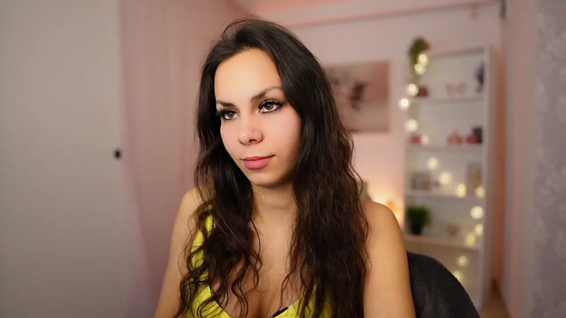 Gallery image thumbnail from Kyra_Angel's myfreecams stream on, 02/06/2024, 22:03 image 3 of 20
