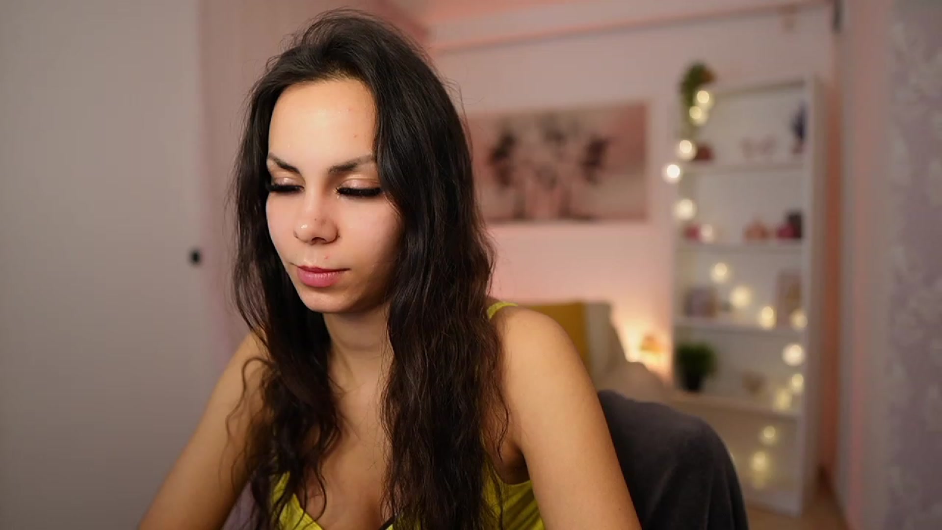 Gallery image thumbnail from Kyra_Angel's myfreecams stream on, 02/06/2024, 22:03 image 16 of 20