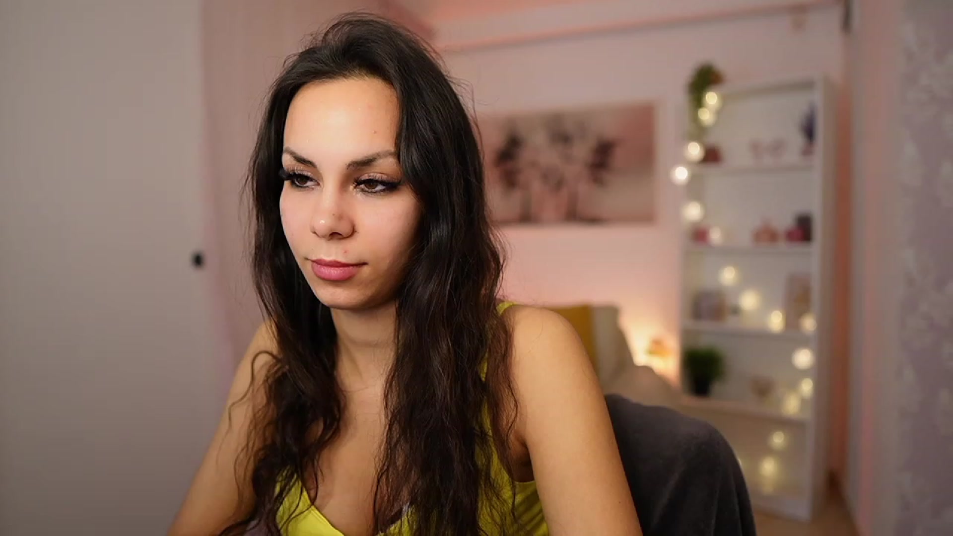 Gallery image thumbnail from Kyra_Angel's myfreecams stream on, 02/06/2024, 22:03 image 15 of 20