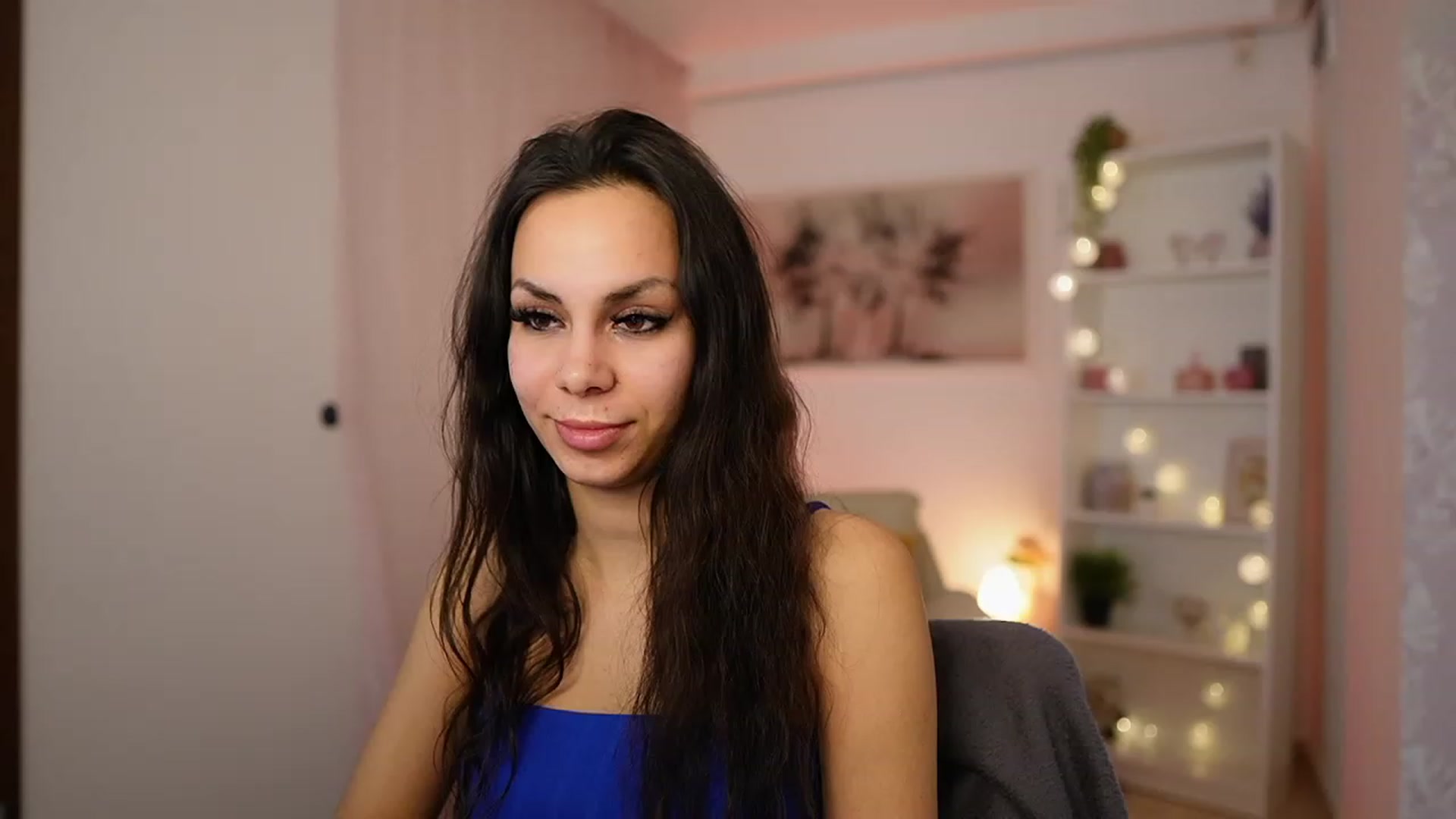 Gallery image thumbnail from Kyra_Angel's myfreecams stream on, 02/07/2024, 23:25 image 9 of 20