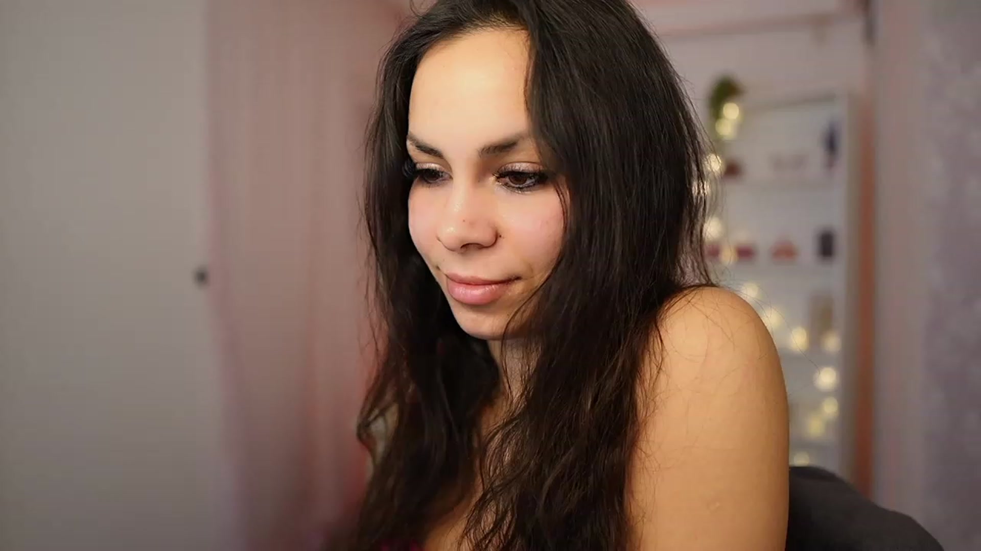 Gallery image thumbnail from Kyra_Angel's myfreecams stream on, 02/11/2024, 20:28 image 2 of 20