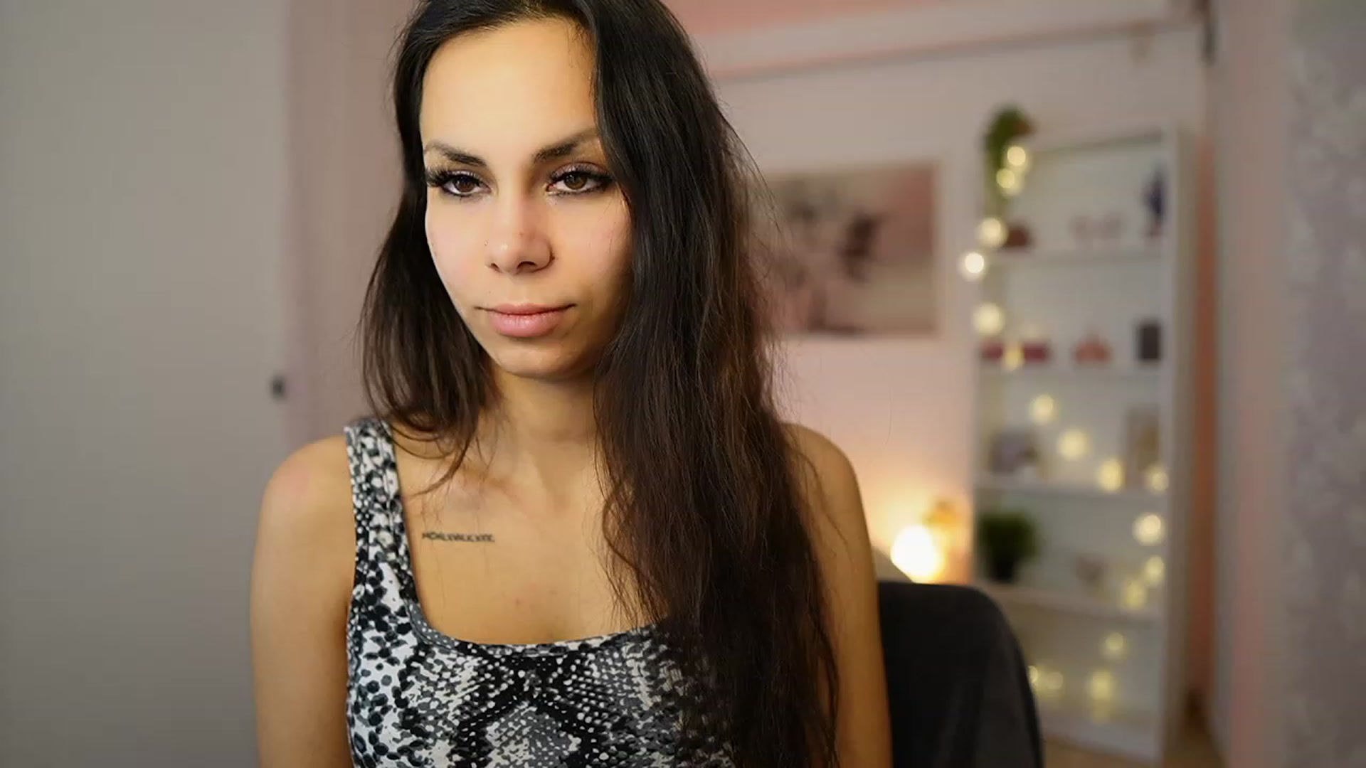 Gallery image thumbnail from Kyra_Angel's myfreecams stream on, 02/13/2024, 24:16 image 15 of 20
