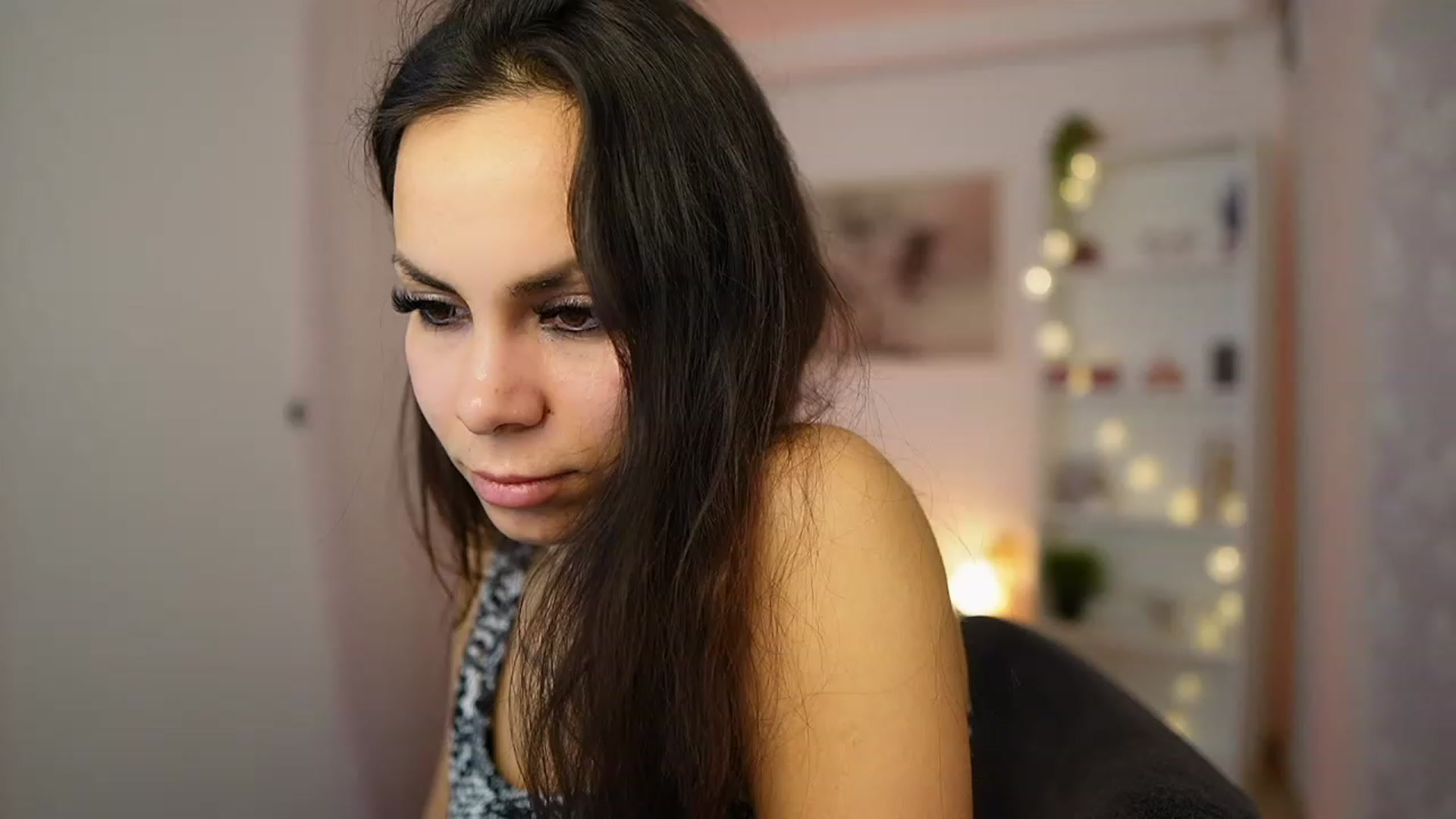 Gallery image thumbnail from Kyra_Angel's myfreecams stream on, 02/13/2024, 24:16 image 5 of 20