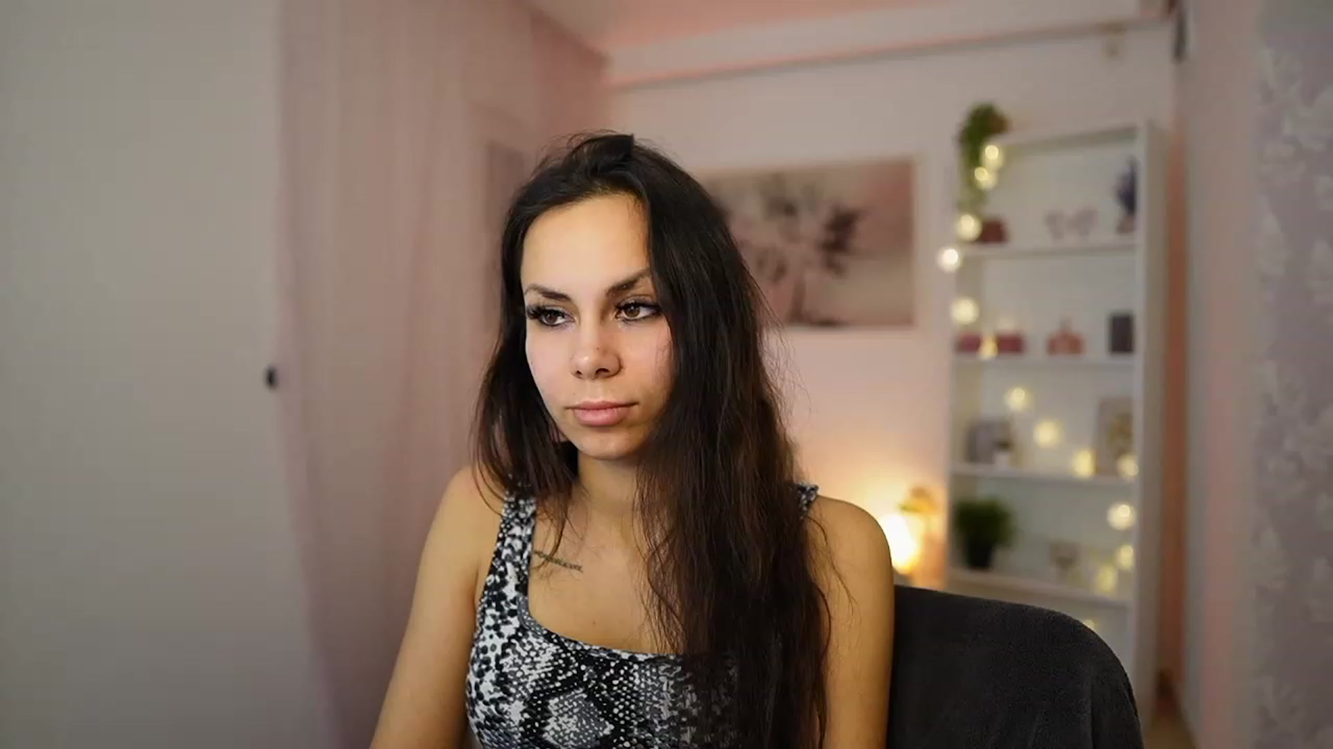 Gallery image thumbnail from Kyra_Angel's myfreecams stream on, 02/13/2024, 24:16 image 19 of 20