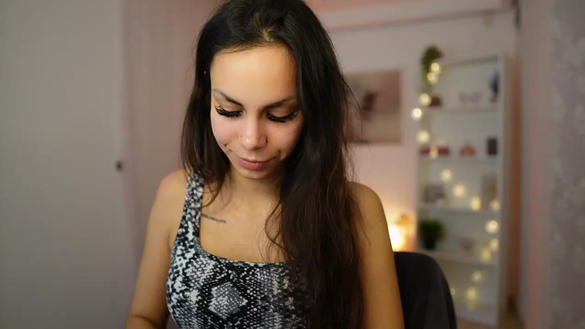 Gallery image thumbnail from Kyra_Angel's myfreecams stream on, 02/13/2024, 24:16 image 13 of 20